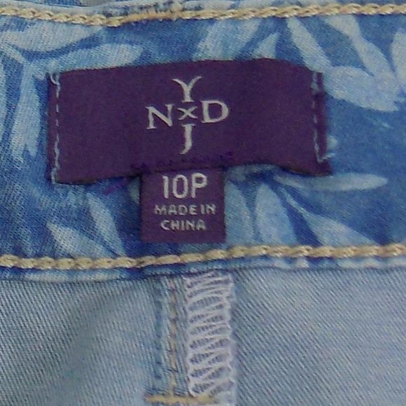 NYDJ - Claire Trouser Palace Leaves Print Size 10P NWT TORN LEG BOTTOM READ! - Picture 8 of 13